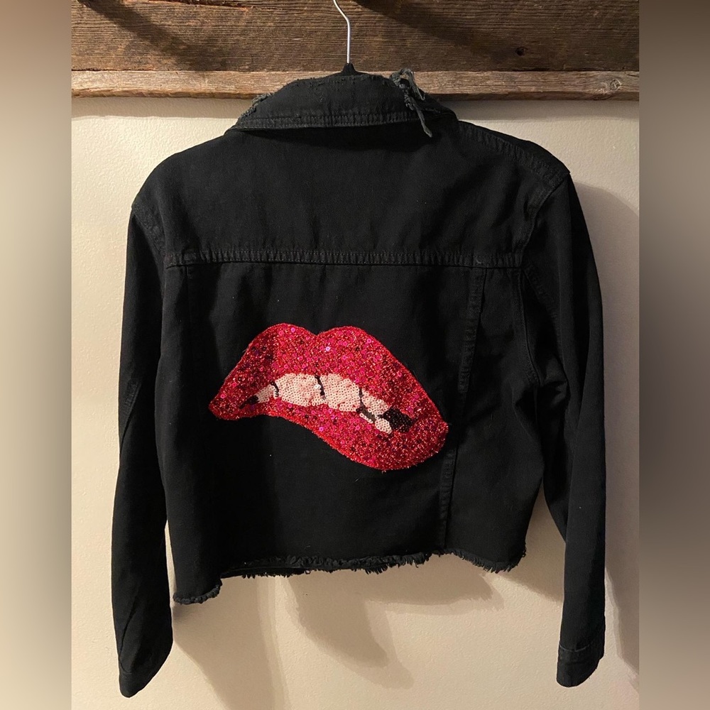 Lips Jean jacket. Like new.